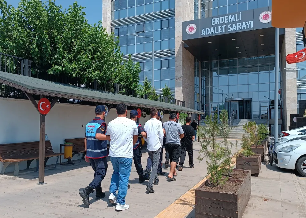 Jandarmadan Göçmen Kaçakçılarına Operasyon: 5 Gözaltı