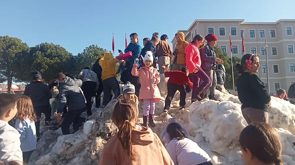 Anamur Belediyesi’nden Öğrencilere Özel Kar Şenliği